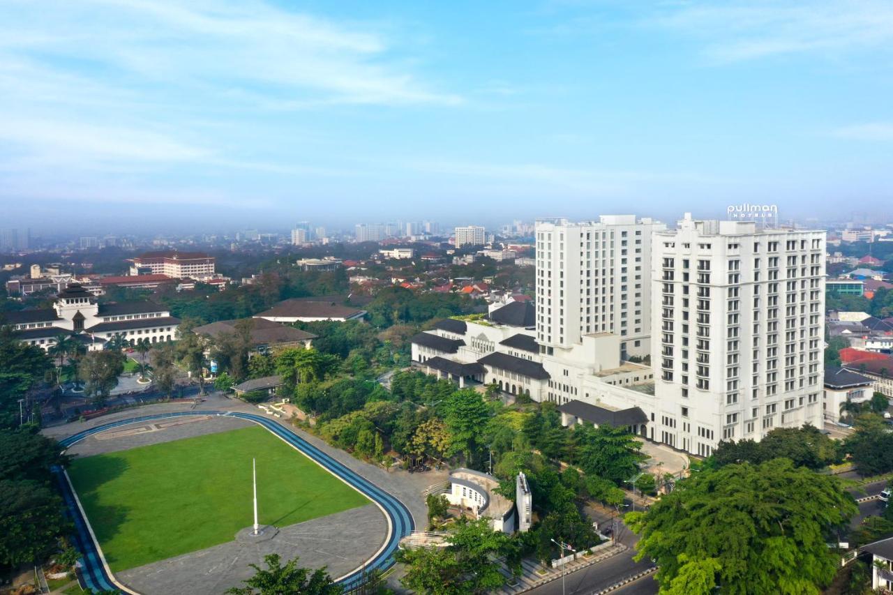 Pullman Bandung Grand Central Exterior foto