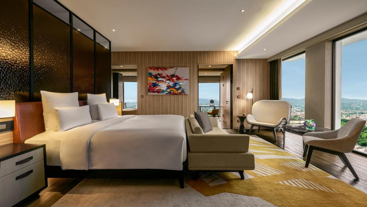 Pullman Bandung Grand Central Exterior foto