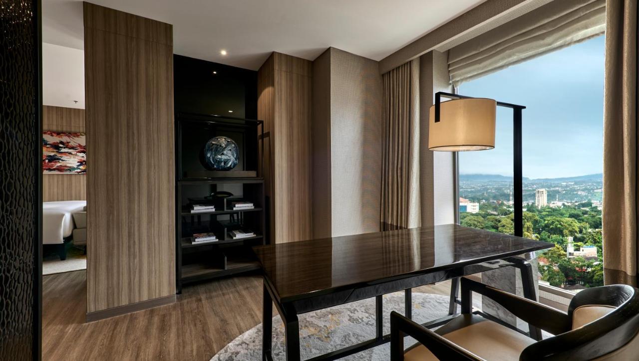 Pullman Bandung Grand Central Exterior foto