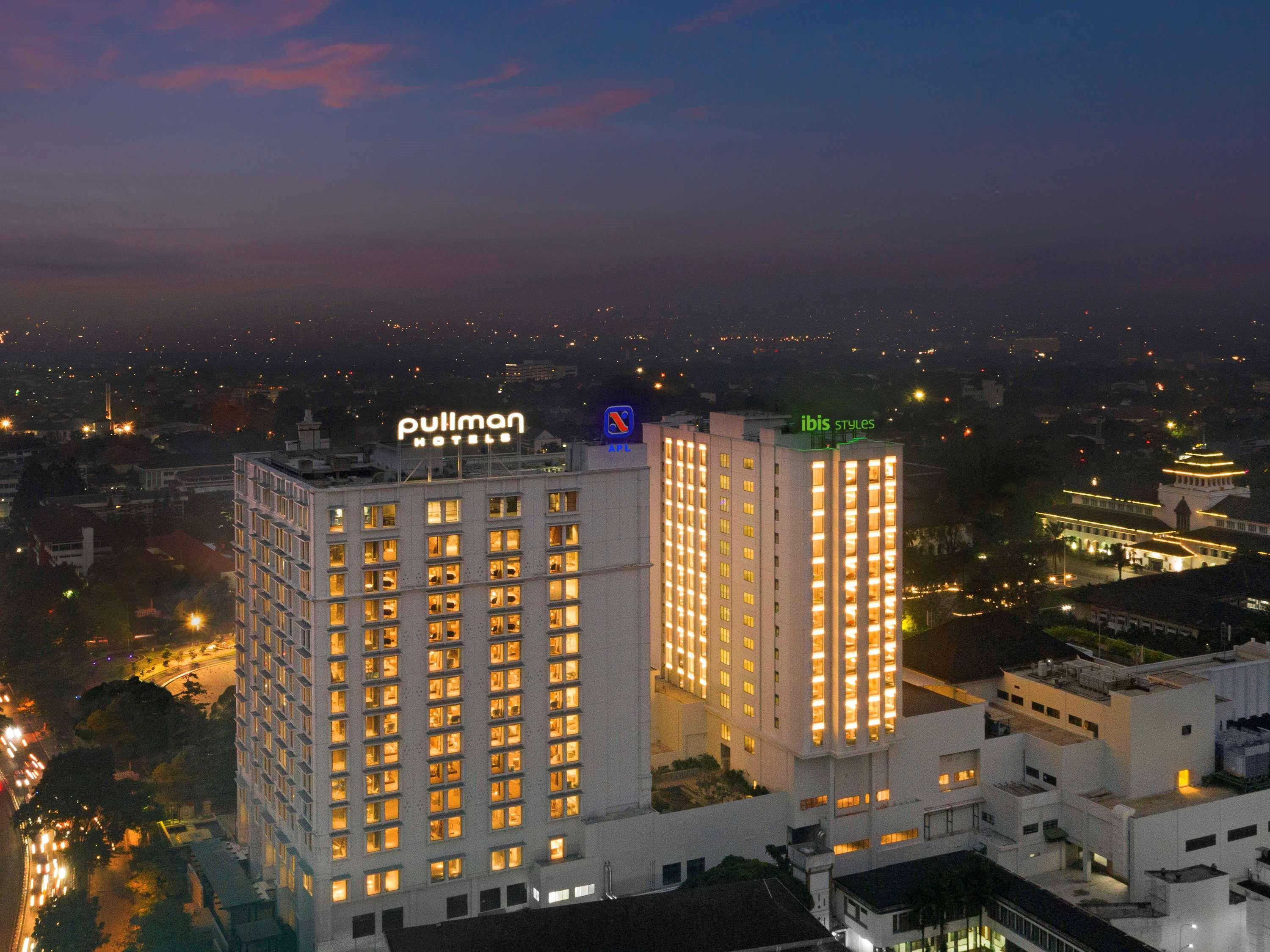 Pullman Bandung Grand Central Exterior foto